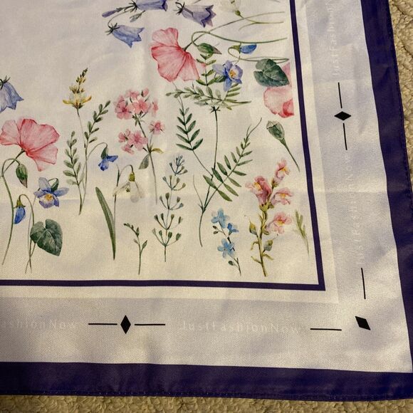JFN Just Fashion Now square scarf floral lavender purple pink floral romantic - Picture 2 of 4
